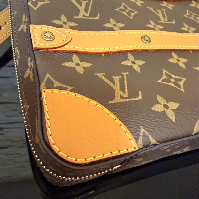 Lv M44754絕版限量老花soft trunk郵差包-33