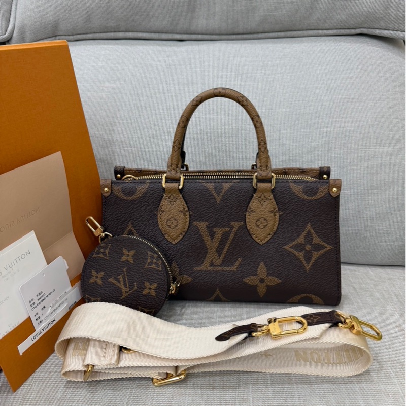 LV M46653 OnTheGo East West系列Reverse皮革飾邊帆布手提包 斜背包-0