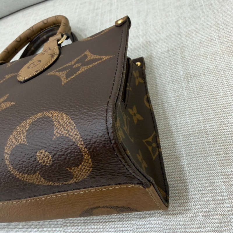 LV M46653 OnTheGo East West系列Reverse皮革飾邊帆布手提包 斜背包-13