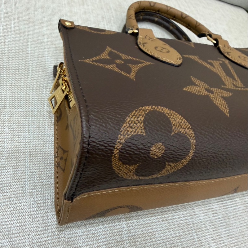 LV M46653 OnTheGo East West系列Reverse皮革飾邊帆布手提包 斜背包-14