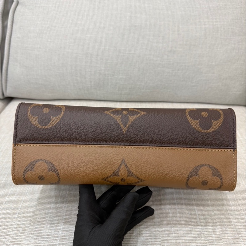 LV M46653 OnTheGo East West系列Reverse皮革飾邊帆布手提包 斜背包-15