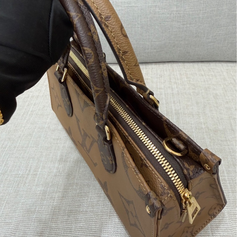 LV M46653 OnTheGo East West系列Reverse皮革飾邊帆布手提包 斜背包-18