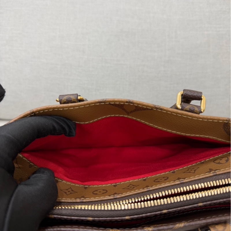 LV M46653 OnTheGo East West系列Reverse皮革飾邊帆布手提包 斜背包-21