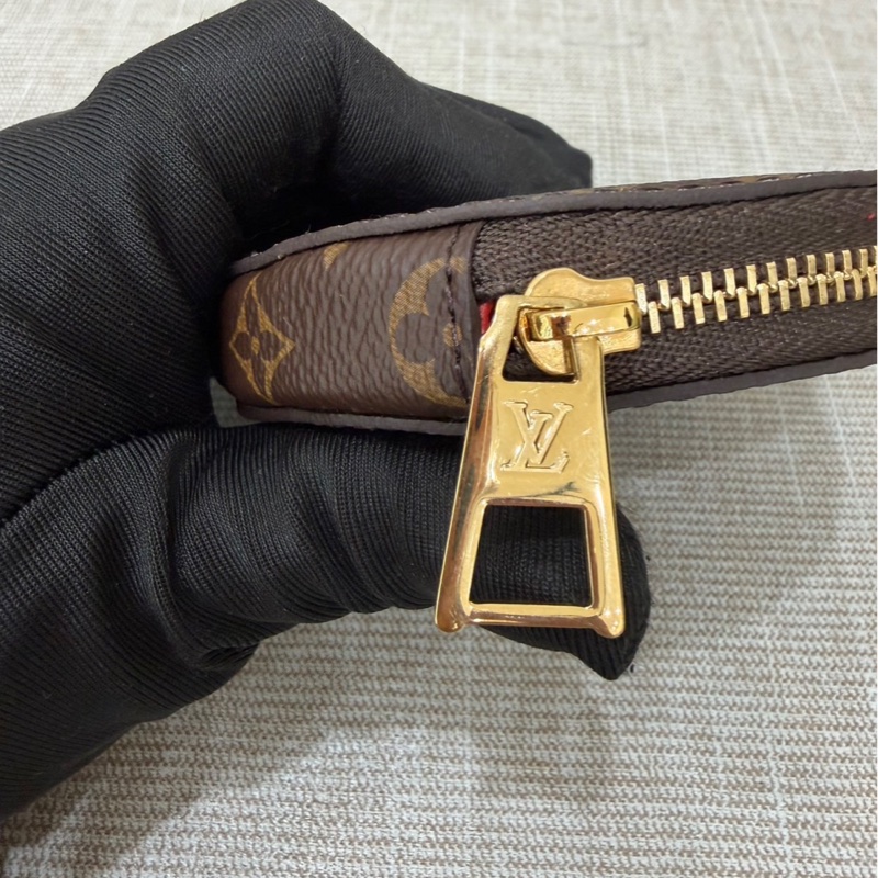 LV M46653 OnTheGo East West系列Reverse皮革飾邊帆布手提包 斜背包-43