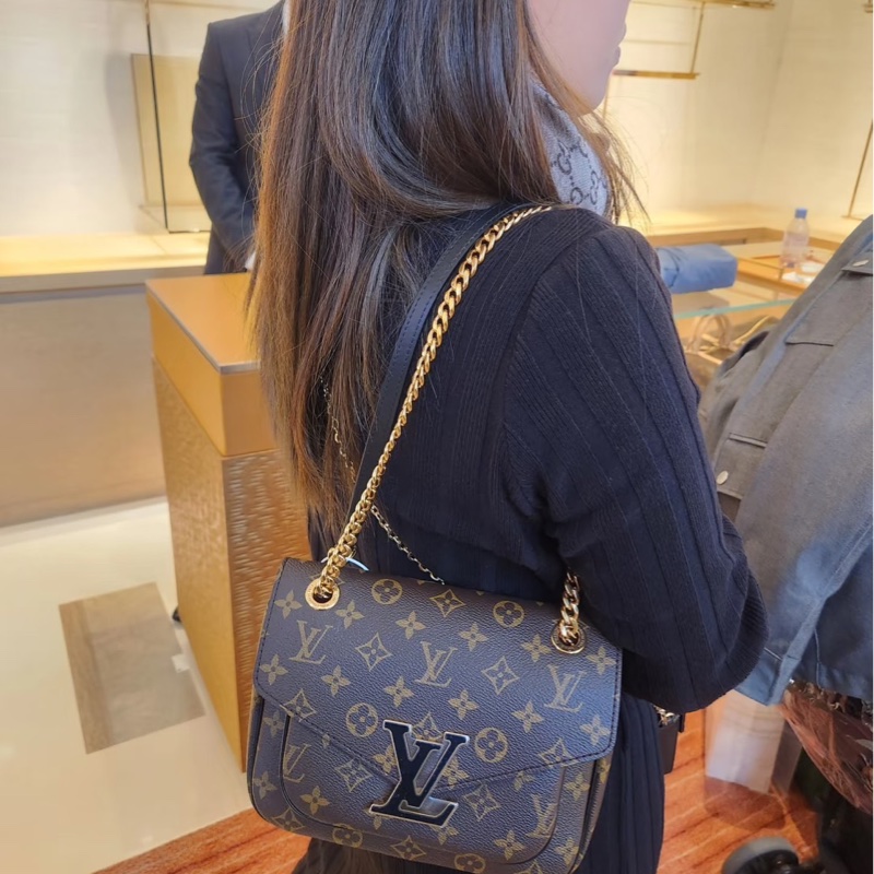 LV M45592經典 PASSY 系列 Monogram 帆布肩背包 斜背包-1