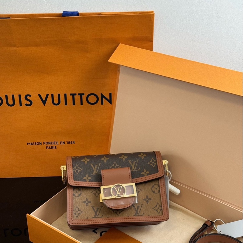 全新閒置品 25年LV達芙妮小號-0