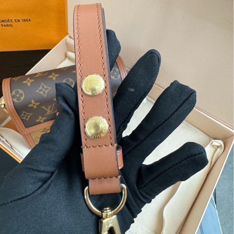 全新閒置品 25年LV達芙妮小號-6
