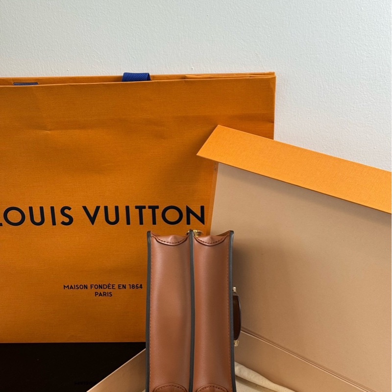 全新閒置品 25年LV達芙妮小號-10