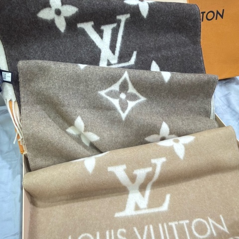 LV  Reykjavik Gradient漸變色羊絨圍巾-全新⭐️購於SOGO復興館
