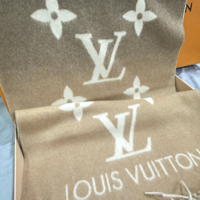 LV  Reykjavik Gradient漸變色羊絨圍巾-全新⭐️購於SOGO復興館-1