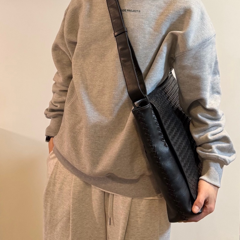 BV BOTTEGA VENETA 寶緹嘉 編織 黑色 公事包 斜背包 肩寬包 側背包 郵差包-3