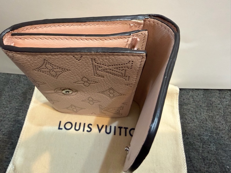 LV Iris Mahina 月光女神短夾-7