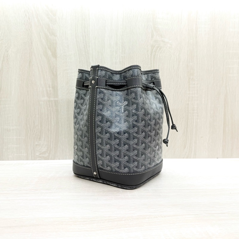 Goyard灰色Petit Flot經典塗料帆布束繩水桶包-3