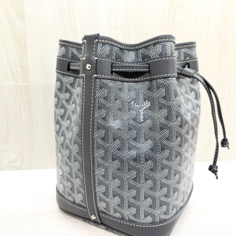 Goyard灰色Petit Flot經典塗料帆布束繩水桶包-4