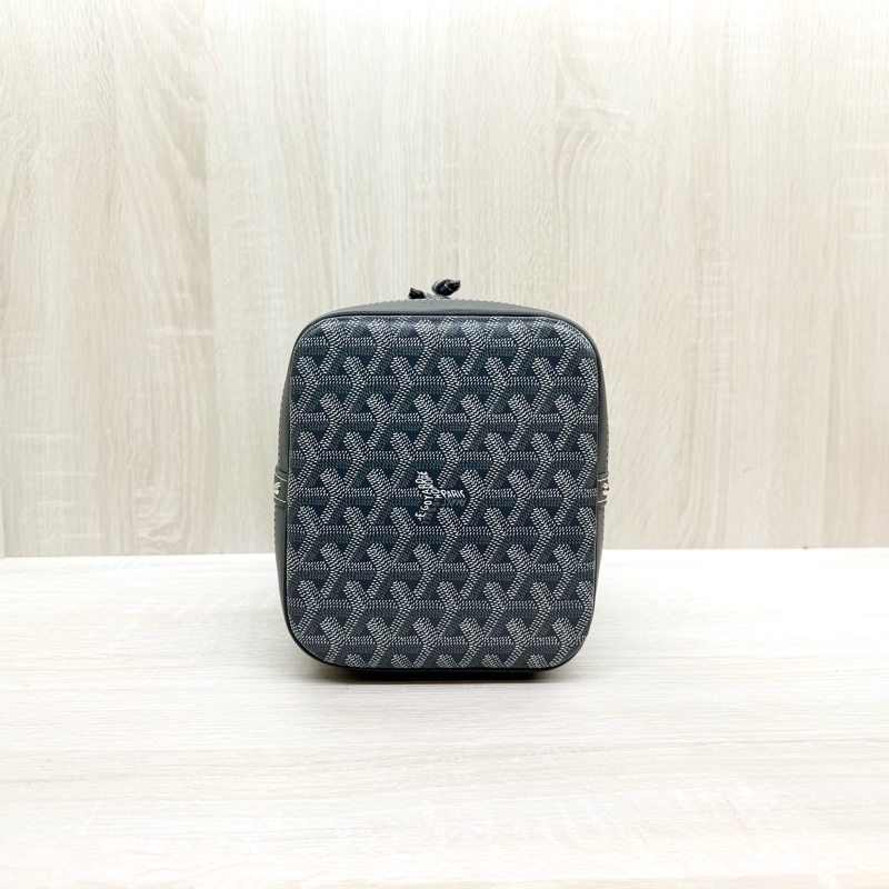 Goyard灰色Petit Flot經典塗料帆布束繩水桶包-5