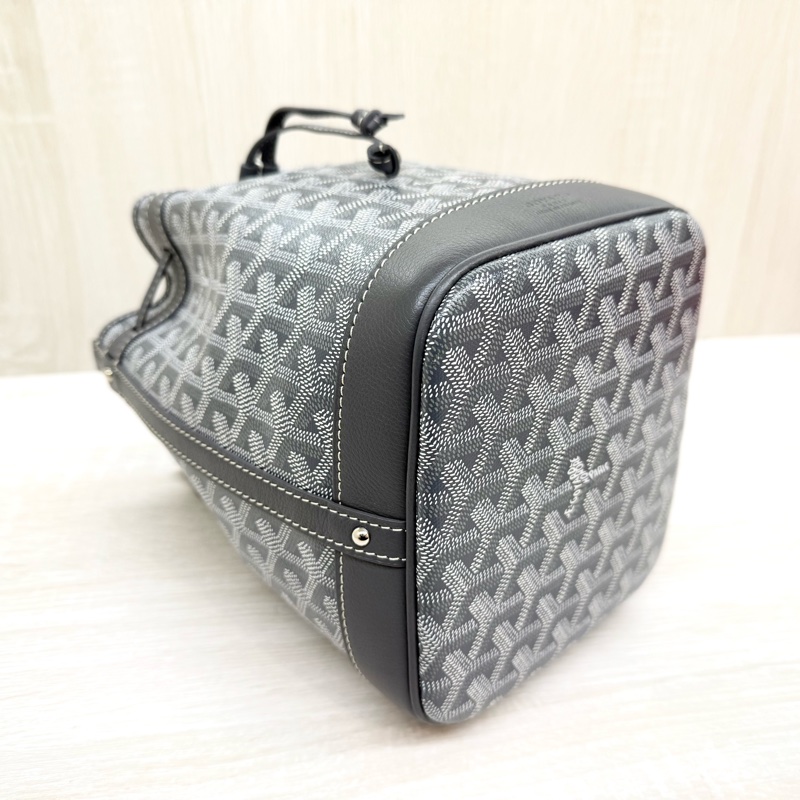 Goyard灰色Petit Flot經典塗料帆布束繩水桶包-6