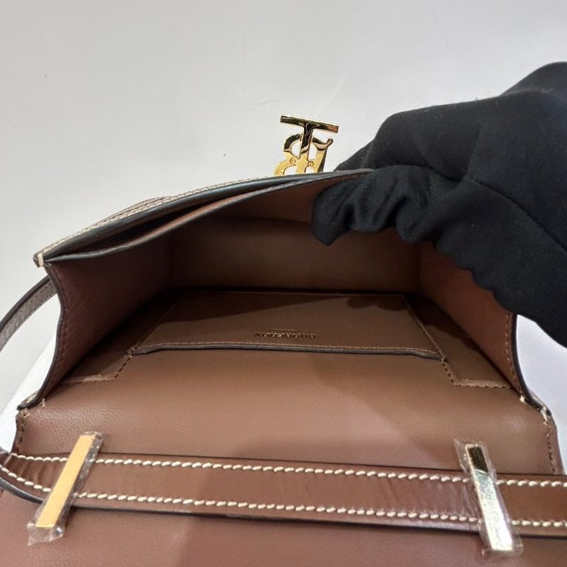 BURBERRY咖皮邊白帆布金釦TB斜背包-Mini-9