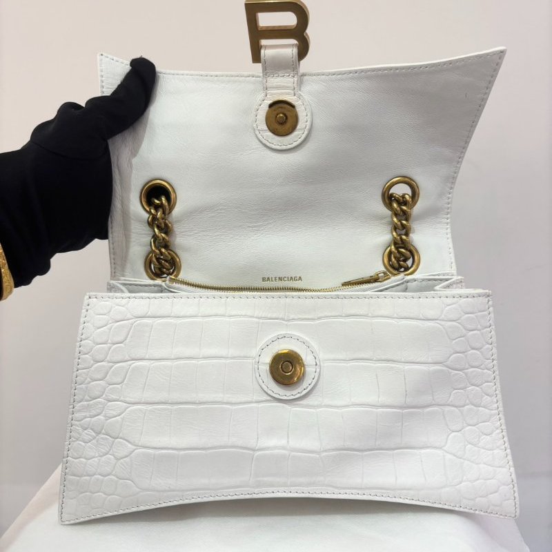 BALENCIAGA白鱷魚壓紋沙漏掀蓋鍊包-3