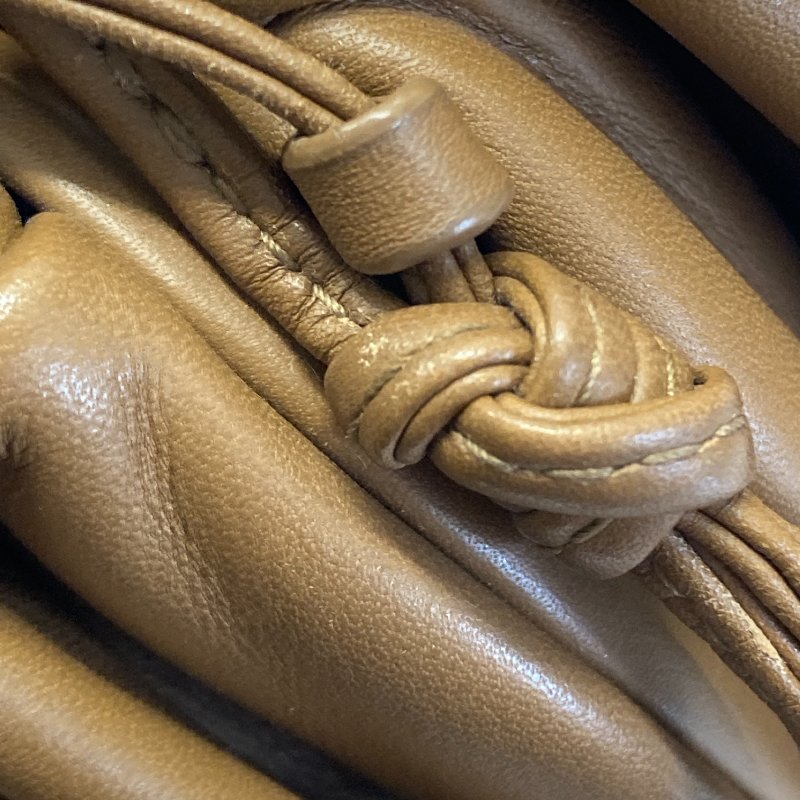 BOTTEGA VENETA 寶緹嘉 THE POUCH 肩背包 小牛皮 焦糖色 金釦-14