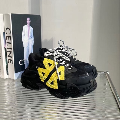 🔥新到：Balenciaga / 巴黎世家 25春季Triple S 黑色膠帶貼紙BB老爹鞋，尺寸：37碼