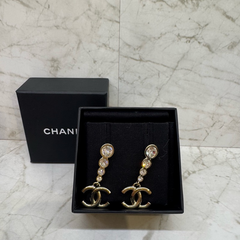 CHANEL大小水鑽垂墜雙C耳環-0