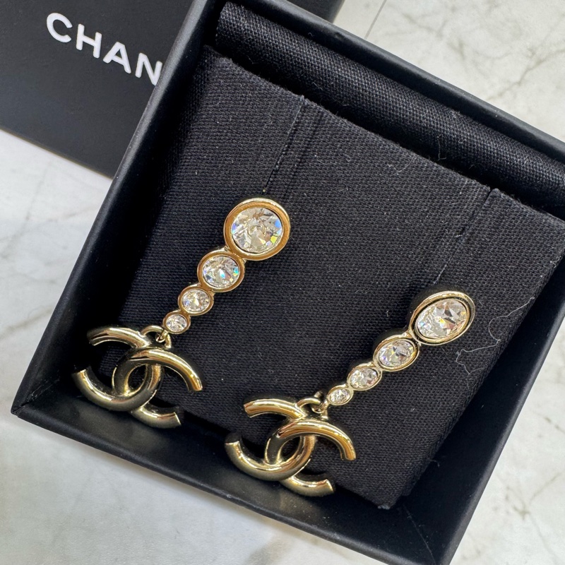 CHANEL大小水鑽垂墜雙C耳環-1