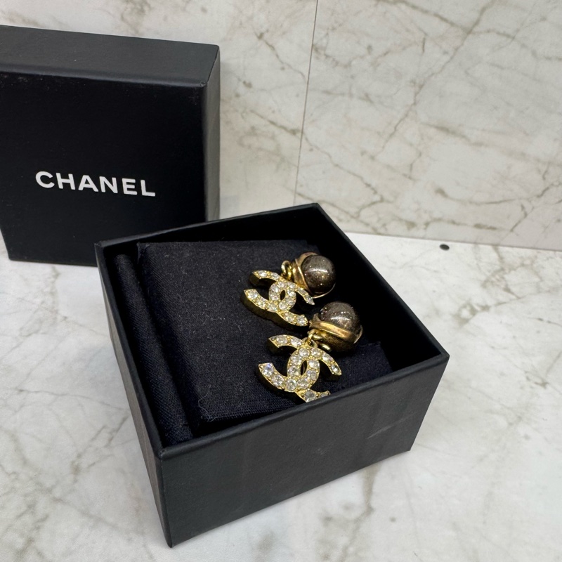 CHANEL 炫彩石小雙C耳環-1