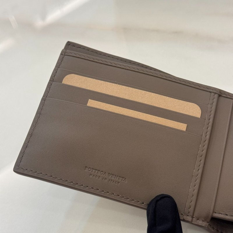 *SHIHNA名牌精品* Bottega Veneta 灰褐色 編織小牛皮短夾-2