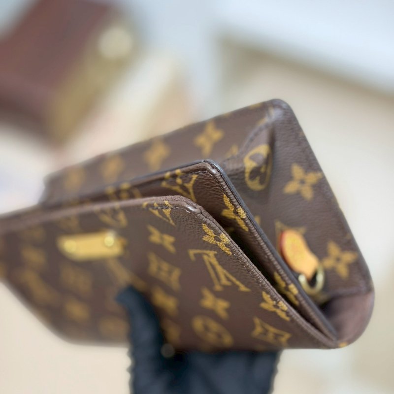 (大全配、台灣購證)🏷LV.Lily woc M82509-5