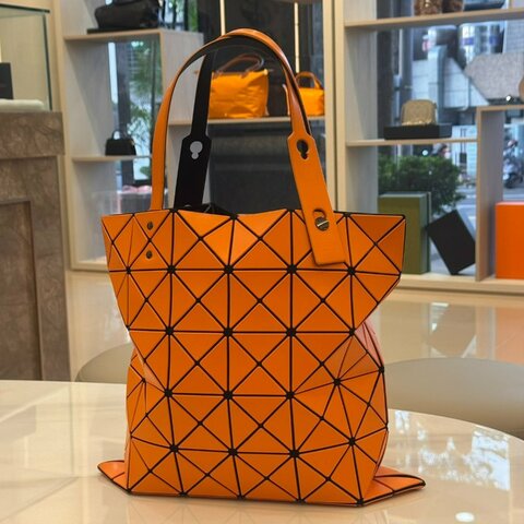 *SHIHNA名牌精品*BAOBAO ISSEY MIYAKE 三宅一生 6x6亮面手提包