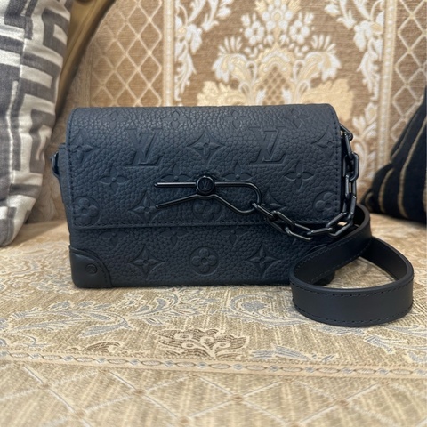 LV 黑牛皮壓紋黑釦Steamer下蓋磁吸斜背包 M81746