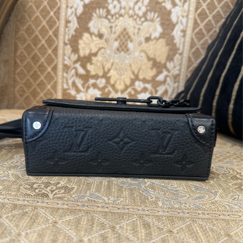 LV 黑牛皮壓紋黑釦Steamer下蓋磁吸斜背包 M81746-4