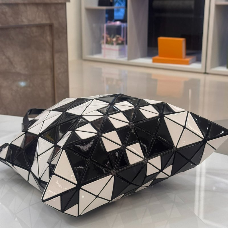 *SHIHNA名牌精品*BAOBAO ISSEY MIYAKE 三宅一生 6x6亮面手提包-7