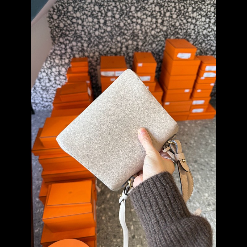 Delvaux mini brilliant
德爾沃 奶茶金扣mini-1