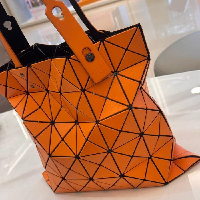 *SHIHNA名牌精品*BAOBAO ISSEY MIYAKE 三宅一生 6x6亮面手提包-4