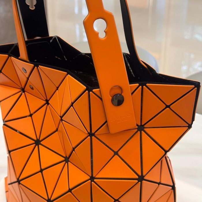*SHIHNA名牌精品*BAOBAO ISSEY MIYAKE 三宅一生 6x6亮面手提包-5