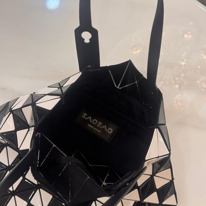 *SHIHNA名牌精品*BAOBAO ISSEY MIYAKE 三宅一生 6x6亮面手提包-4