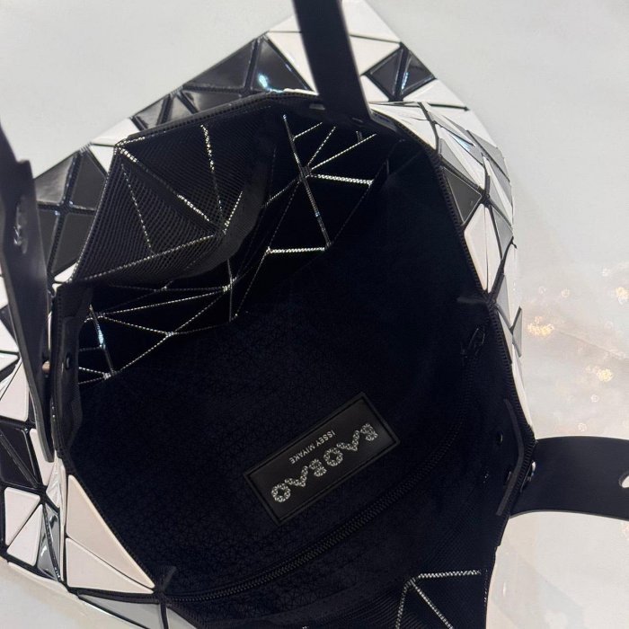 *SHIHNA名牌精品*BAOBAO ISSEY MIYAKE 三宅一生 6x6亮面手提包-5