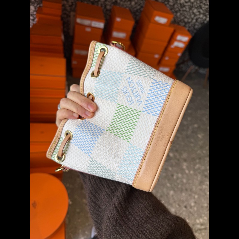 LV nano noe
彩色棋盘格-1