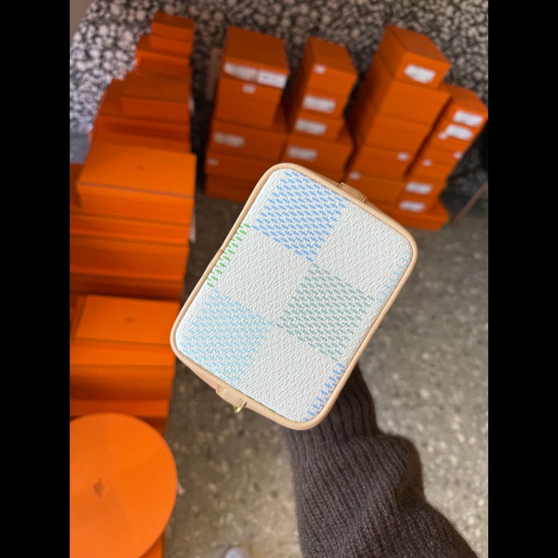 LV nano noe
彩色棋盘格-2