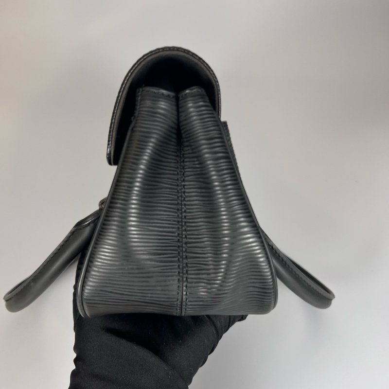 LV M58822 黑 Segur PM手提包-3