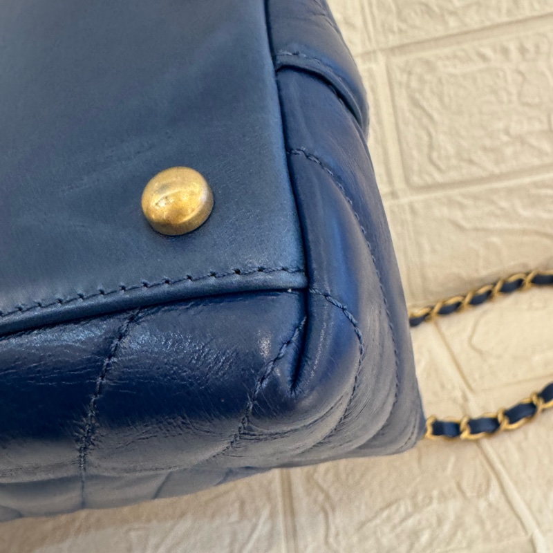 chanel藍色山形紋金雙C handle-9