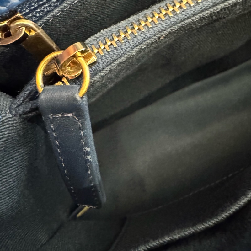 chanel藍色山形紋金雙C handle-28