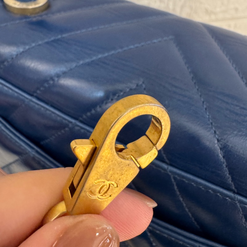 chanel藍色山形紋金雙C handle-49