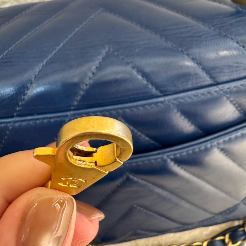 chanel藍色山形紋金雙C handle-53