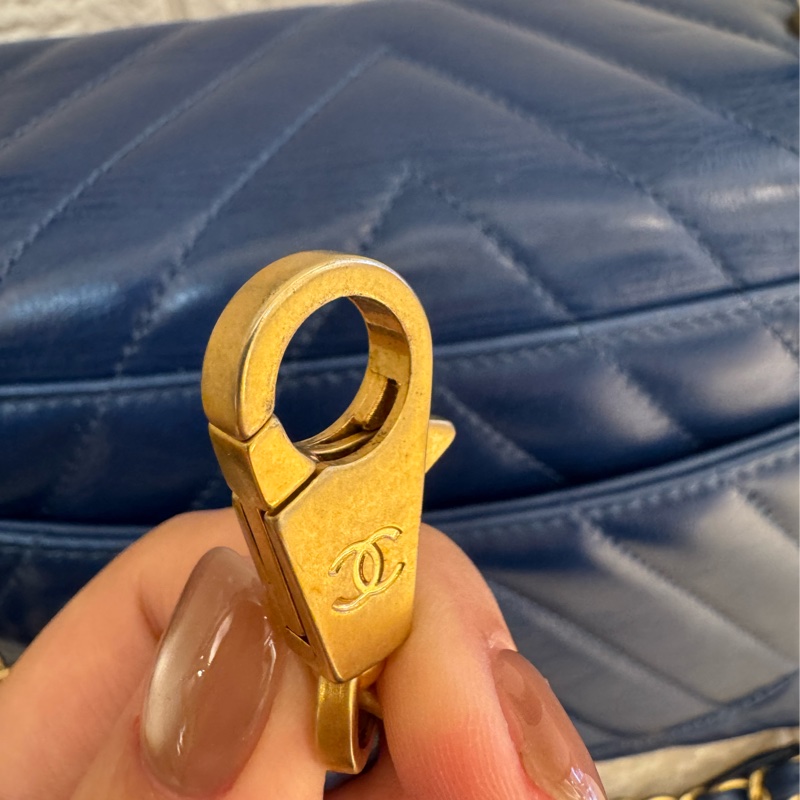 chanel藍色山形紋金雙C handle-54