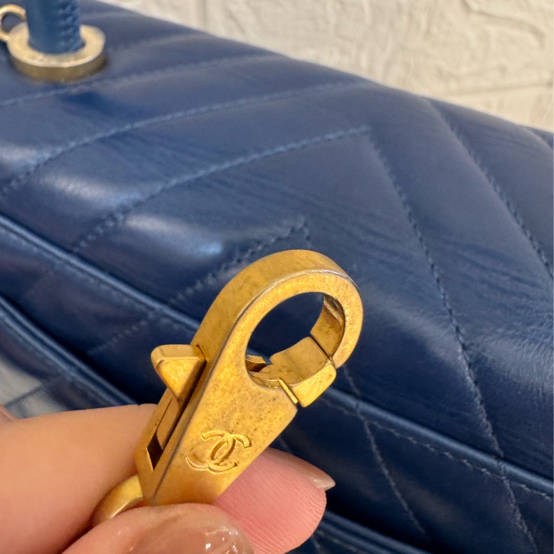 chanel藍色山形紋金雙C handle-57