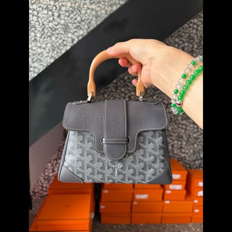 Goyard saigon mini
大象灰