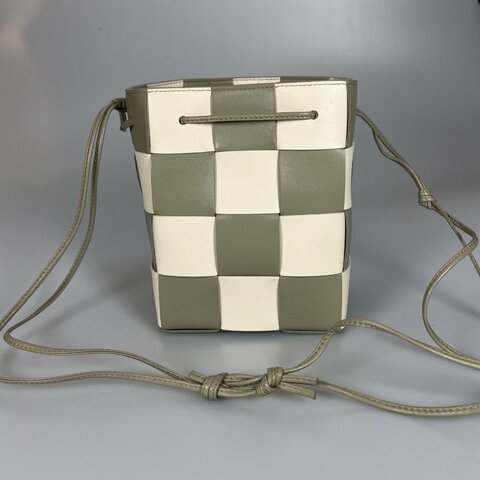 BV 綠白拚色大編織水桶包