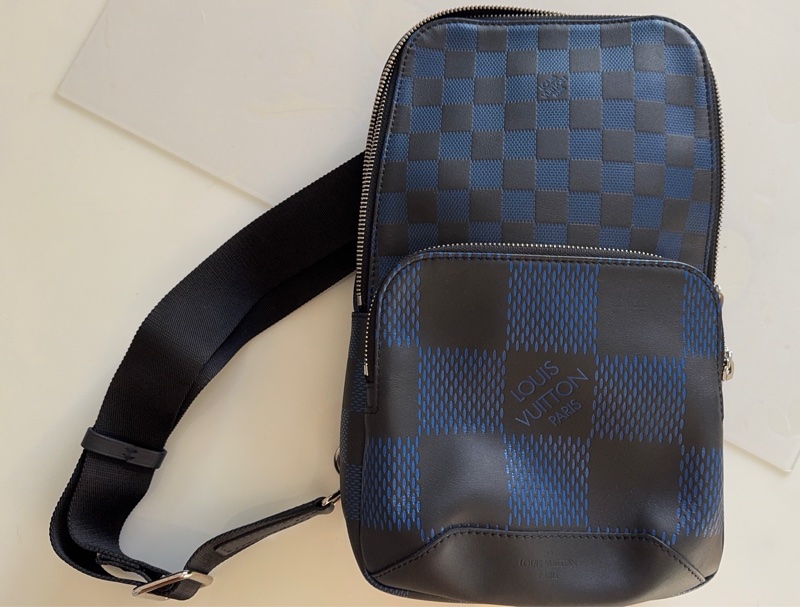 正品 LV N50024 藍棋盤胸前包 狀況極新 只背一次-0